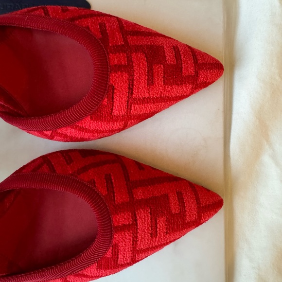 Fendi
Colibri 85mm Mesh Slingback Pumps - Picture 2 of 3